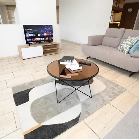 Penthouse With Jacuzzi, Sauna And Rooftop Appartamento *