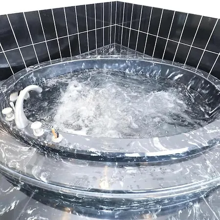 Appartamento Penthouse With Jacuzzi, Sauna And Rooftop